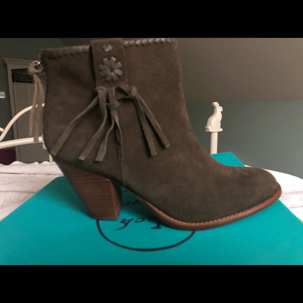 NIB Jack Rogers Greer Suede Booties Olive